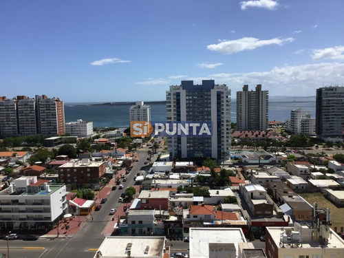 Imagen 12 de 28 de Torre De Categoría Con Piscina En Piso 16