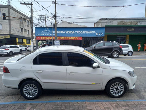 Imagem 3 de 7 de Volkswagen Voyage 2015 1.6 Msi Highline Total Flex 4p