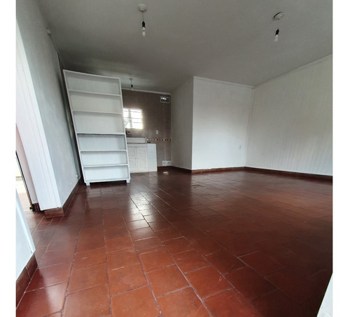 Imagen 9 de 18 de Casa Interna En Excelente Estado, Compuesta Por Dos Departamento Con Acceso Independiente, Uno De 2 Dormitorios En Planta Baja Y Otro De 1 Dormitorio En Planta Alta.