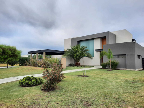 Imagen 1 de 11 de Casa En Venta De 3 Dormitorios En Heredades Siete Soles