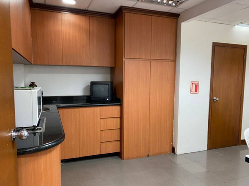 Imagen 6 de 11 de Oficina En Venta En La Av. Bolivar Cód 140778