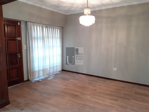 Imagen 2 de 16 de Excelente Chalet En Dos Plantas En Bernal Centro Oportunidad!!!