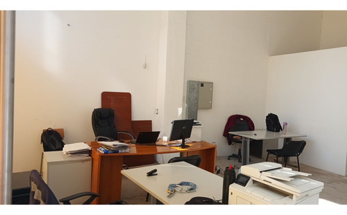 Arriendo Local Comercial 73,11 M2 Nivel Calle + 22,75 M2 En