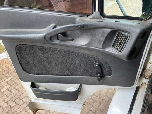 Imagem 13 de 15 de Mercedes-benz Atron 1319 2p 2015