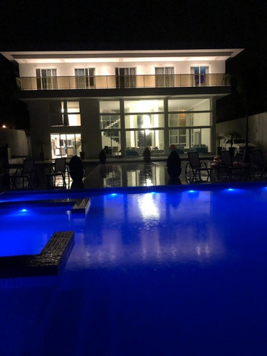 Imagem 1 de 16 de Espetacular Mansão Com Piscina Frente Mar Em Balneário Camboriú - A611 - 34634816