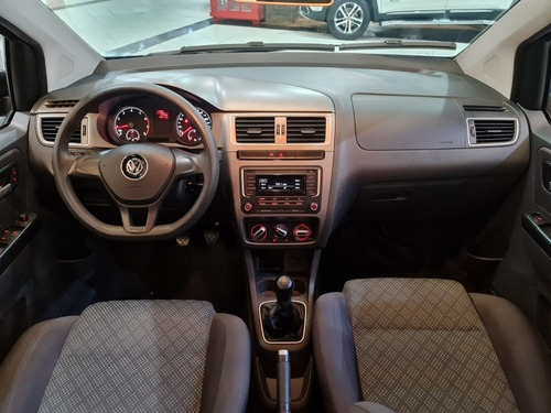 Imagem 6 de 9 de Volkswagen Fox Fox 1.6 Msi Flex 2017