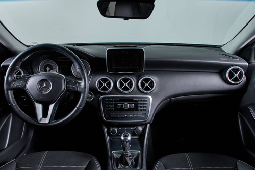 Imagen 12 de 15 de Mercedes Benz 2014 A 200 Blueefficiency Urban L/13