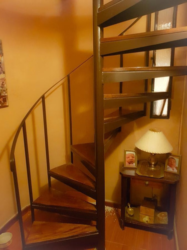 Imagen 4 de 12 de Casa En Venta 6 Amb Con Cochera