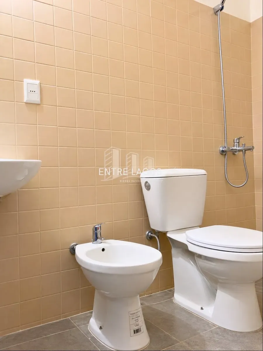 Alquiler Monoambiente Con Lugar Para Auto Propios Y Av Italia · Foto 4
