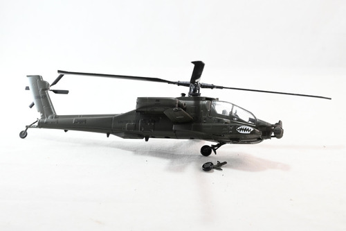 Helicoptero Apache A Escala