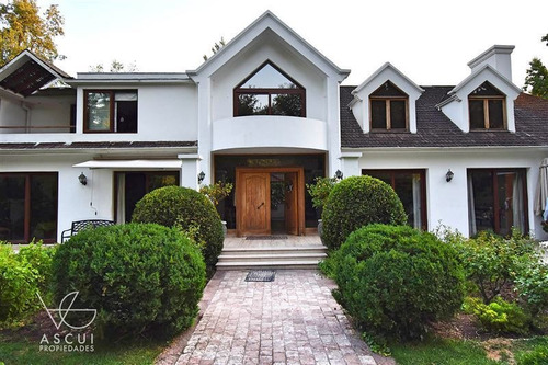 Casa En Venta De 6 Dorm. En Vitacura