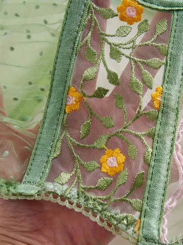 Conjunto Lencería Con Corset Push Up Y Tanga Con Lentejuelas