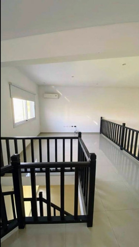 Casa De 5 Ambientes, Excelente Estado!!!