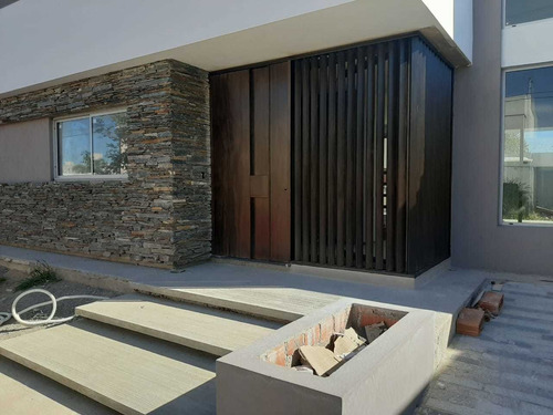 Imagen 2 de 13 de Tejas2, Categoria 4d 4b 300m2 380terr .categ. 2 Suites.
