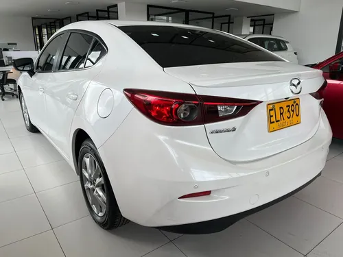 Mazda 3 2.0 Touring MT