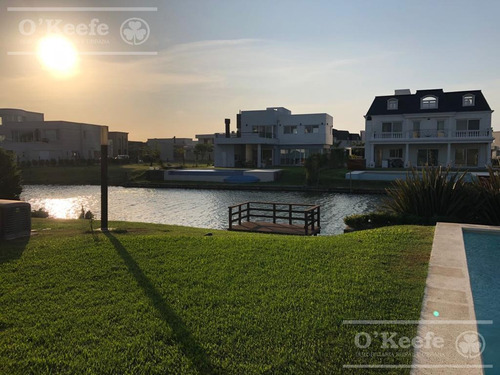 Imagen 8 de 30 de Casa En Venta En Nuevo Quilmes De 5 Ambientes Minimalista