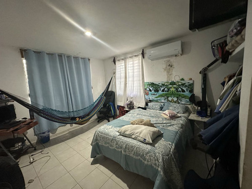 Casa En Venta De Dos Pisos En Esquina Con Locales, Caucel, Entrega Inmediata.