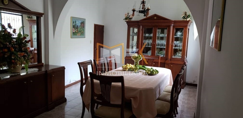 Imagen 5 de 10 de Mk Vende Bella Y Espectacular Quinta Con Un Área De Construcción De 485mts2 / 04128517764