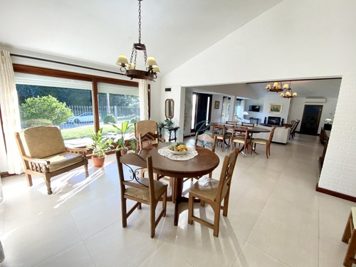 Casa En San Rafael, 4 Dormitorios *- Ref: 3461