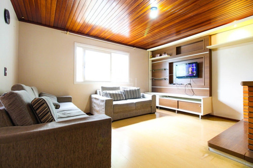 Casa Em Porto Alegre Com 3 Dormitórios - Ot7083