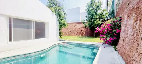 Casa En Venta De Un Nivel Con Alberca Y Jardín Privado En Colinas De Santa Fe En Xochitepec Morelos