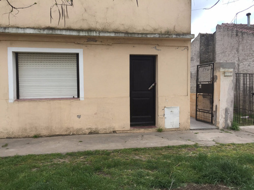 Venta Casa 2 Dormitorios Balcarce Con Cochera