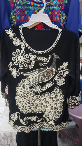 Blusa Artesanal Negra Con Aplicaciones