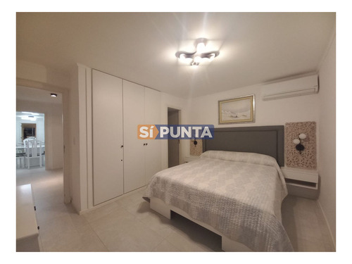 Imagen 11 de 27 de Vende Apartamento De 2 Dormitorios Y Medio En Chiverta, Reciclado Completo. Punta Del Este
