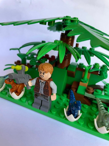 Imagen 6 de 10 de Lego Minifigura Owen Y Los Bebes Dino Jurassic Park