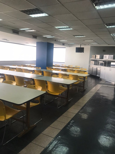 Se Alquila Oficina En La Urbina 182 Mts2