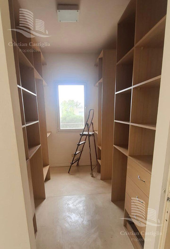 Casa En Venta San Isidro Labrador - 5 Ambientes Con Dependencia De Servicio