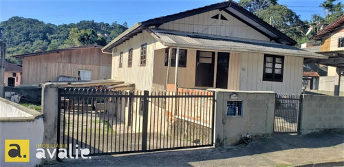 Imagem 2 de 5 de Oportunidade De Investimento !!! Terreno Com Casa . - 6003089v