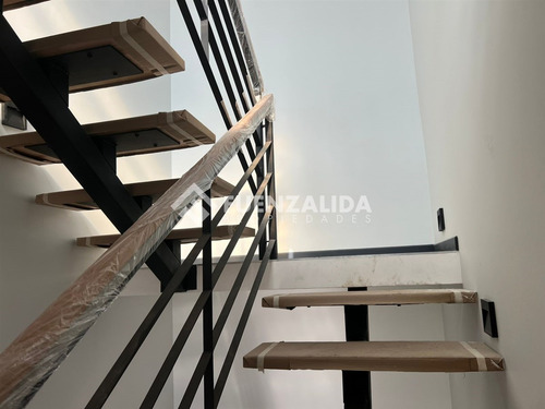 Venta Casa De 3 Dorm. En Las Condes, 18.800 Uf Sin Ggcc