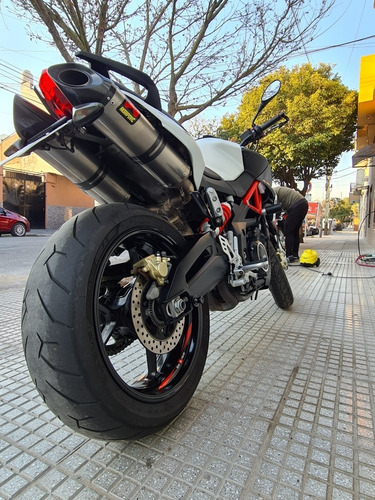 Imagen 6 de 16 de Aprilia Shiver 900 + Akrapovic