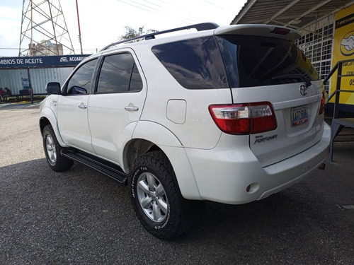Imagen 4 de 16 de Toyota Fortuner Sr