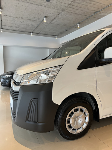 Toyota Hiace 2.8 Tdi Furgón 6at L1h1 3a 4p