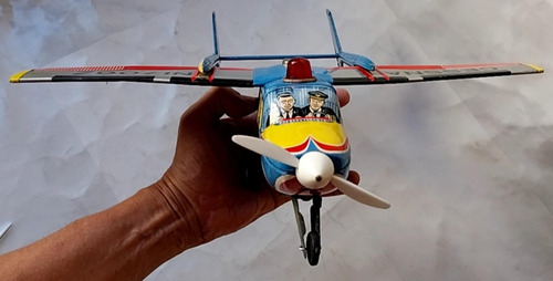 Brinquedo De Lata A Pilhas - Avião Cessna Skymaster Azul E Amarelo (Usado)