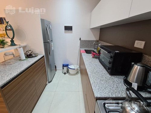 Pola 1100, 2 Ambs Con Balcón Zona Residencial