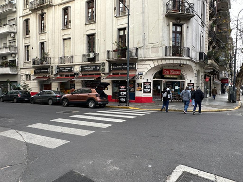 Venta Local De Esquina Con Renta En Recoleta