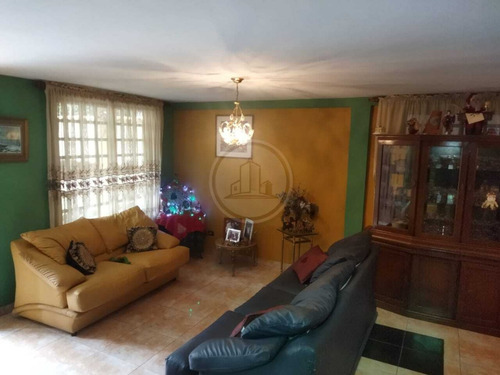Bello Townhouse En Venta Amoblado Urb. El Castaño Sector El Samán. 002jsc