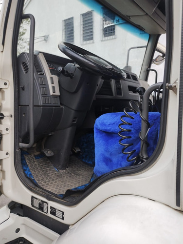 Volvo Vm 220 4x2 2013 / Carroceria 7 Metros