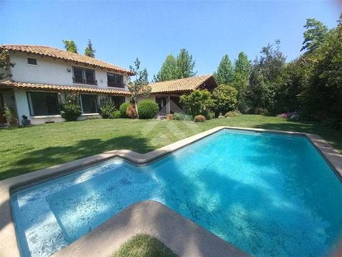 Casa En Venta De 6 Dorm. En Lo Barnechea Los Trapeneses