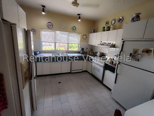 Casa En Esquina Que Combina Comodidad Y Ubicación Privilegiada Trigal Centro 25-6231