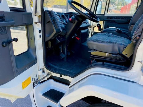 Imagem 5 de 10 de Ford Cargo F 2428