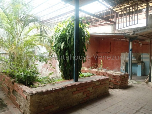 Se Vende Casa Estilo Colonial Con Potencial Comercial En Casco Central Valencia