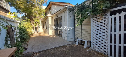 Casa En Venta 5 Dormitorios, Estar, Cercana A Metro En Ñuñoa