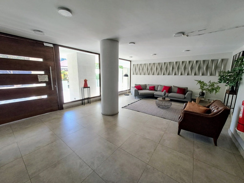 Primer Piso Con Patio Privado