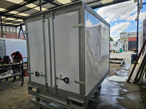 Caja Refrigerada Para Toyota Hilux 2024