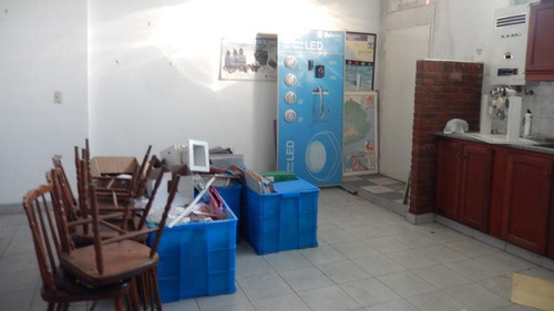 Imagen 3 de 11 de Venta- Casa Tres Ambientes En Bernal - A Reciclar.