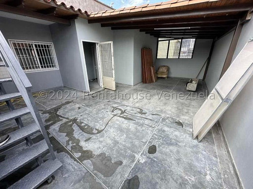 Qta. Galpón O Local En Venta Boleíta Sur #25-4215 Wendy Hoyer
